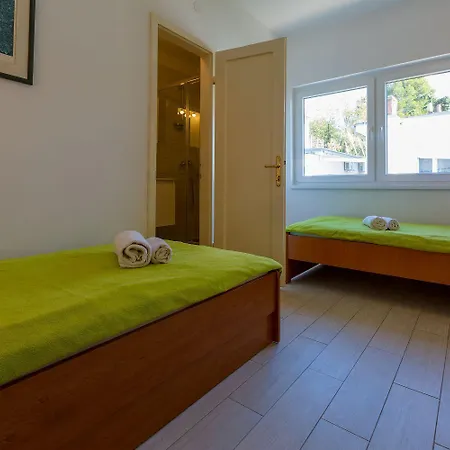 Traumhaftes Direkt Am Mit Parkplatz, Meerblick, Waschmaschine Crikvenica